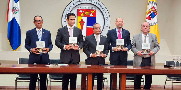 Presidente de la ACRD asiste a puesta en circulación del libro “Democracia, justicia y autogobierno de los jueces”