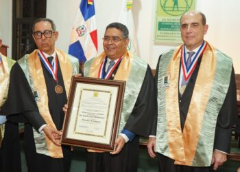 Economista Alexis Cruz Rodríguez ingresa como Miembro de Número a la Academia de Ciencias